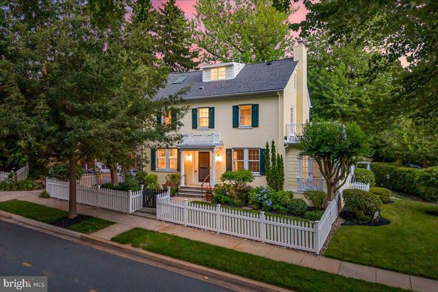 3001 MCKINLEY ST NW, Washington, DC 20015