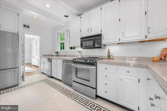 3001 MCKINLEY ST NW, Washington, DC 20015