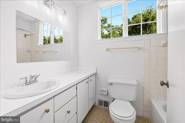 3001 MCKINLEY ST NW, Washington, DC 20015