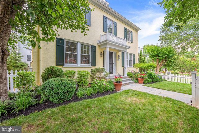 3001 MCKINLEY ST NW, Washington, DC 20015