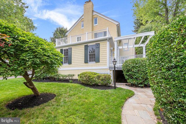 3001 MCKINLEY ST NW, Washington, DC 20015