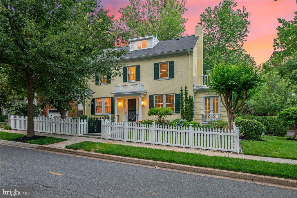 3001 MCKINLEY ST NW, Washington, DC 20015