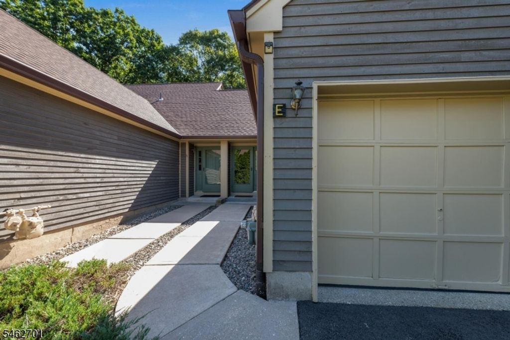 8 New Bedford Rd E, West Milford Twp., NJ 07480 — exterior