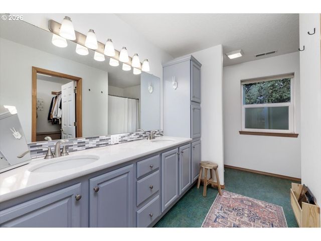 36745 ELDRIDGE Dr, Sandy, OR 97055