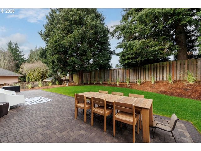 36745 ELDRIDGE Dr, Sandy, OR 97055