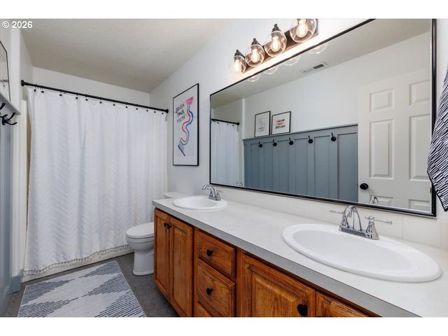 36745 ELDRIDGE Dr, Sandy, OR 97055