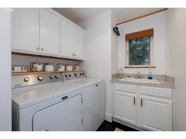 36745 ELDRIDGE Dr, Sandy, OR 97055