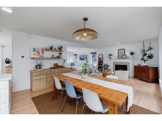 36745 ELDRIDGE Dr, Sandy, OR 97055