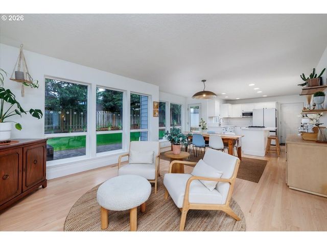 36745 ELDRIDGE Dr, Sandy, OR 97055