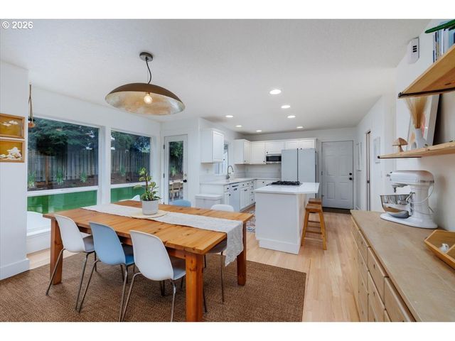 36745 ELDRIDGE Dr, Sandy, OR 97055