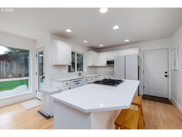 36745 ELDRIDGE Dr, Sandy, OR 97055