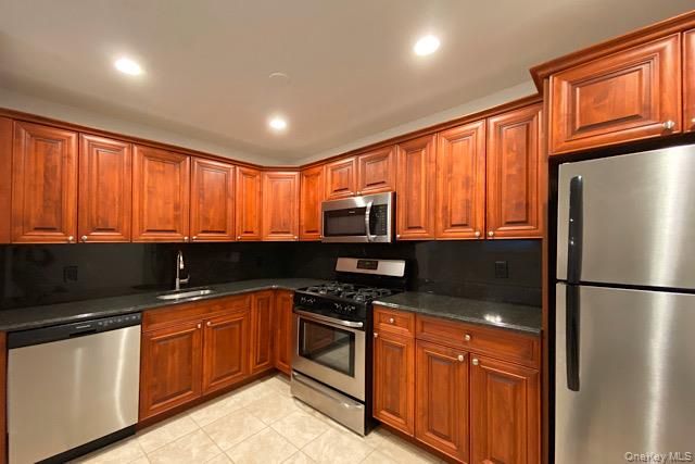 280 Bellmore Avenue 36, East Islip, NY 11730