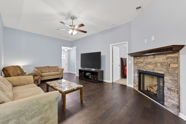 1489 Fredrick Dr, Clarksville, TN 37042