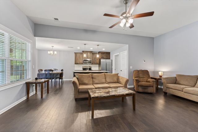 1489 Fredrick Dr, Clarksville, TN 37042