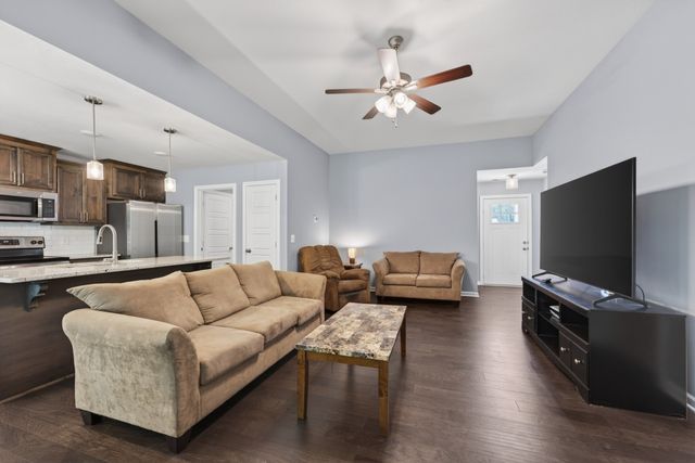 1489 Fredrick Dr, Clarksville, TN 37042