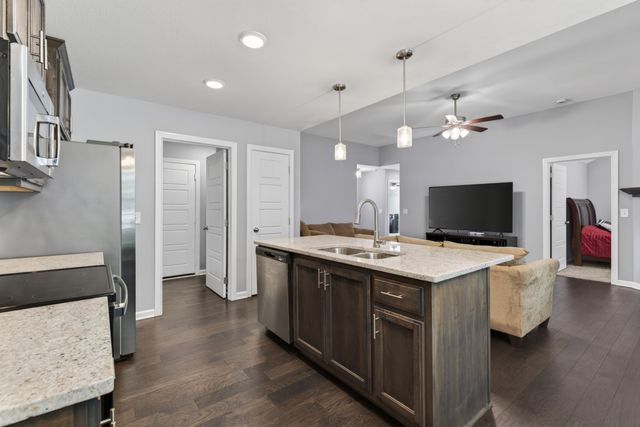 1489 Fredrick Dr, Clarksville, TN 37042