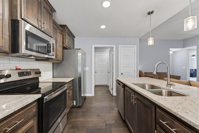 1489 Fredrick Dr, Clarksville, TN 37042
