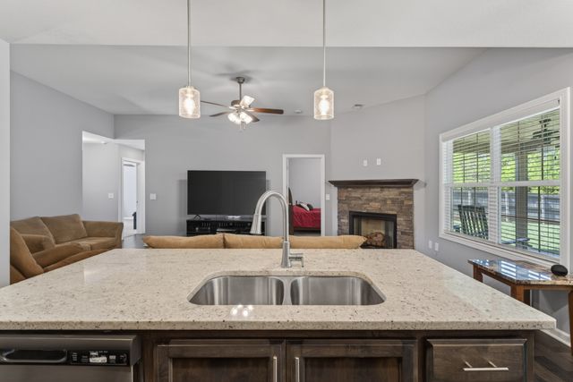 1489 Fredrick Dr, Clarksville, TN 37042