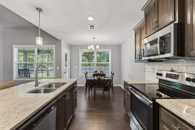 1489 Fredrick Dr, Clarksville, TN 37042