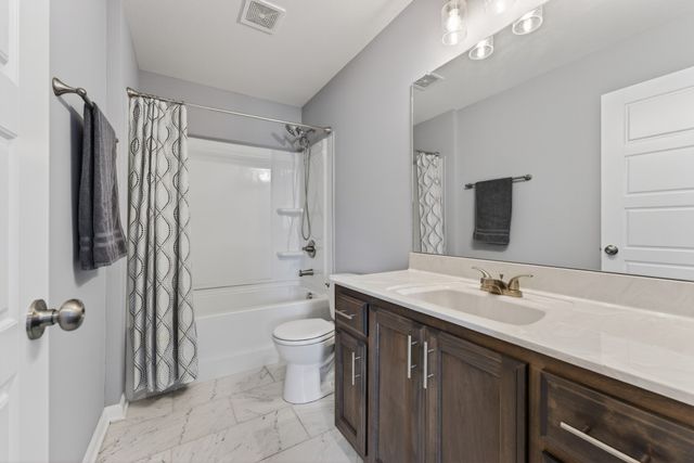 1489 Fredrick Dr, Clarksville, TN 37042