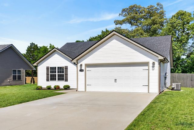 1489 Fredrick Dr, Clarksville, TN 37042