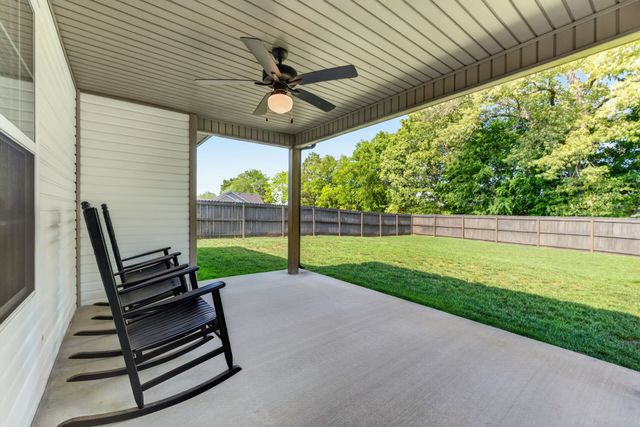 1489 Fredrick Dr, Clarksville, TN 37042