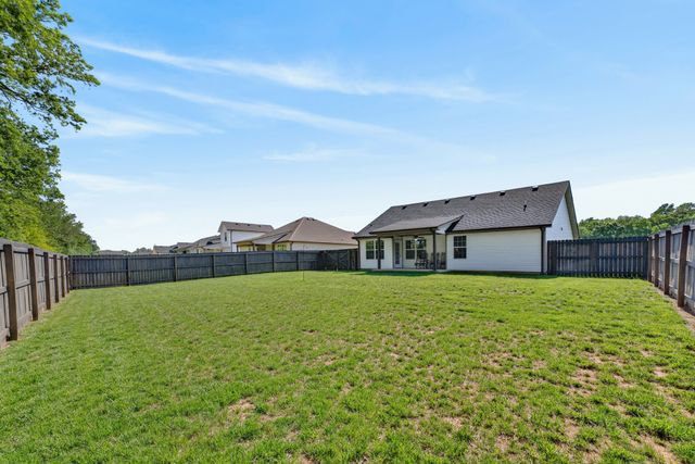 1489 Fredrick Dr, Clarksville, TN 37042