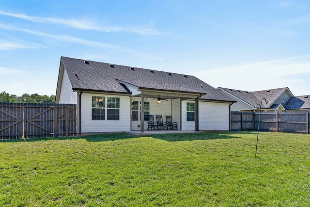 1489 Fredrick Dr, Clarksville, TN 37042