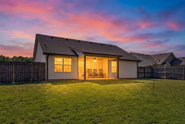 1489 Fredrick Dr, Clarksville, TN 37042