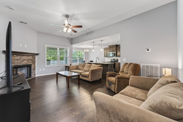 1489 Fredrick Dr, Clarksville, TN 37042