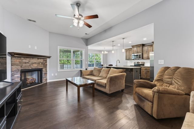 1489 Fredrick Dr, Clarksville, TN 37042