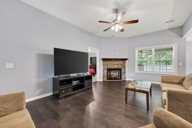 1489 Fredrick Dr, Clarksville, TN 37042