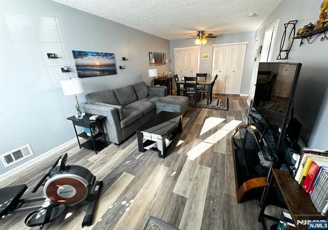 807 Sassafras Court, Mahwah, NJ 07430