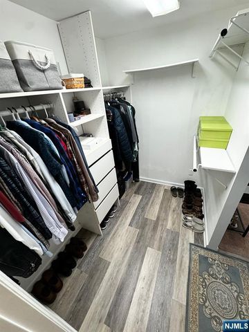 807 Sassafras Court, Mahwah, NJ 07430