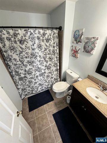 807 Sassafras Court, Mahwah, NJ 07430