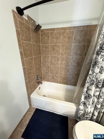 807 Sassafras Court, Mahwah, NJ 07430