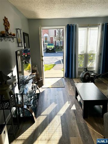 807 Sassafras Court, Mahwah, NJ 07430