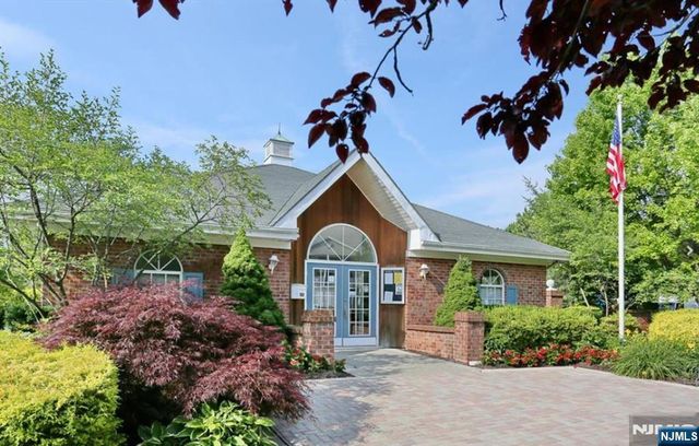 807 Sassafras Court, Mahwah, NJ 07430