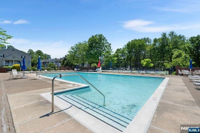 807 Sassafras Court, Mahwah, NJ 07430