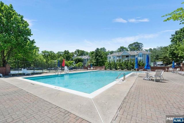 807 Sassafras Court, Mahwah, NJ 07430