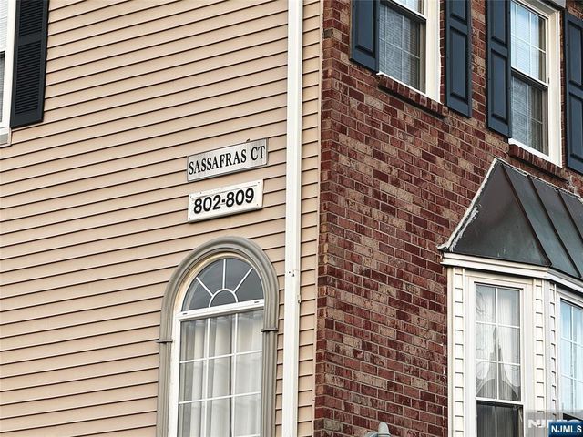 807 Sassafras Court, Mahwah, NJ 07430