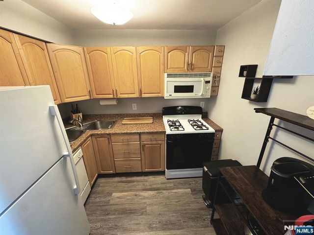 807 Sassafras Court, Mahwah, NJ 07430