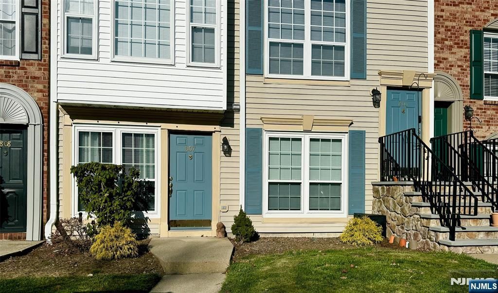 807 Sassafras Court, Mahwah, NJ 07430
