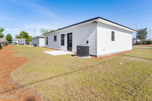 225 W 13th Street, Panama City, FL 32401