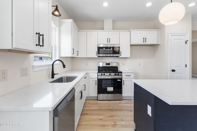 225 W 13th Street, Panama City, FL 32401