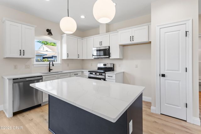225 W 13th Street, Panama City, FL 32401