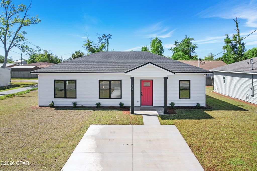 225 W 13th Street, Panama City, FL 32401