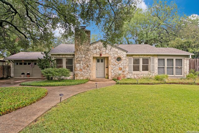 438 PASEO ENCINAL ST, Olmos Park, TX 78212