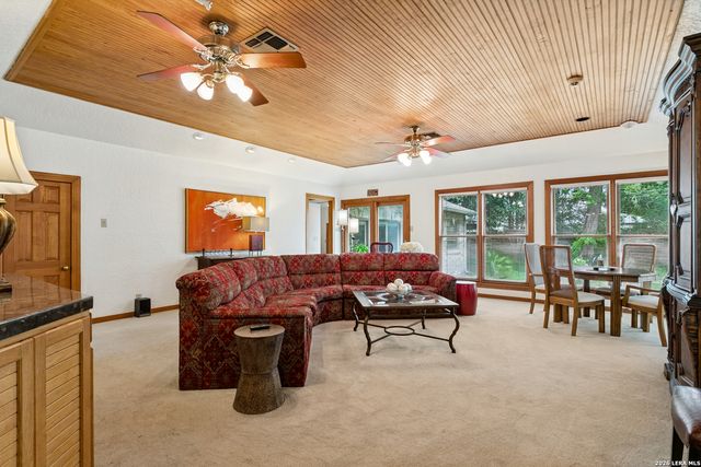 438 PASEO ENCINAL ST, Olmos Park, TX 78212