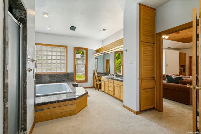 438 PASEO ENCINAL ST, Olmos Park, TX 78212